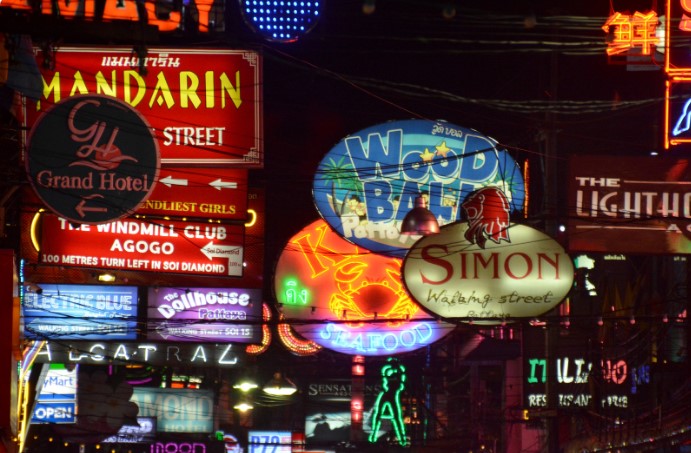 Какая информация должна быть на вывеске в зависимости от назначения